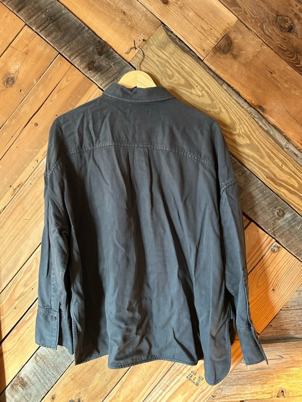 Everlane button down - Picture 2 of 3